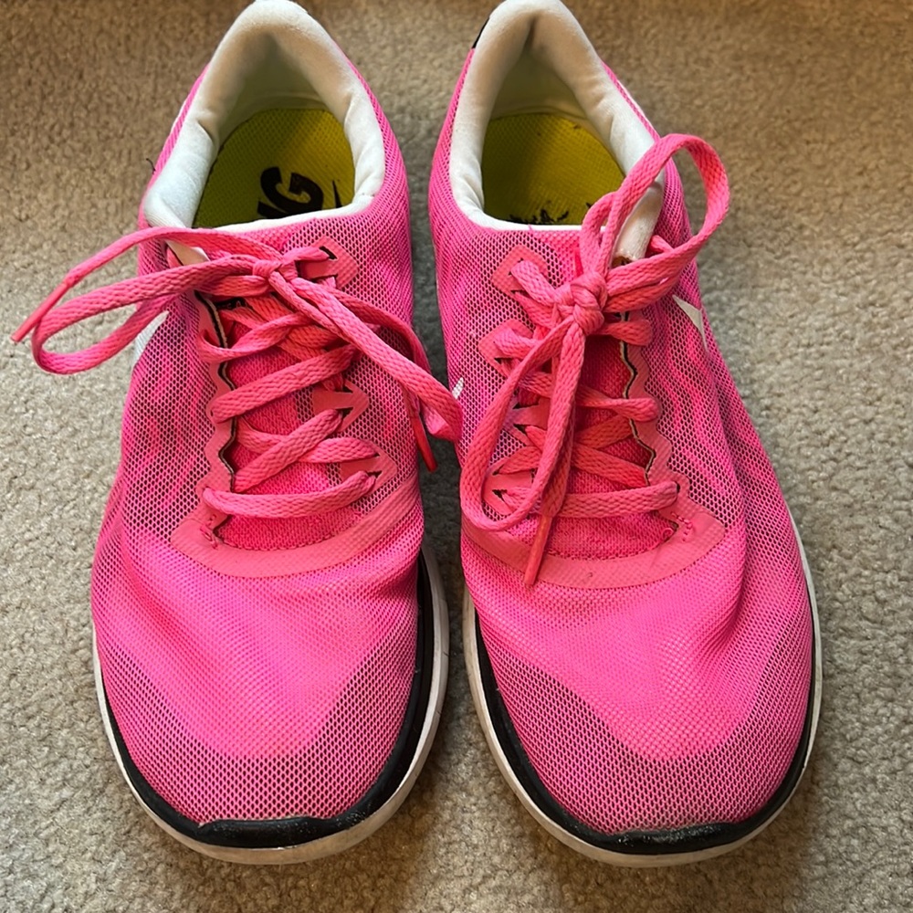 Women’s Nike sneakers